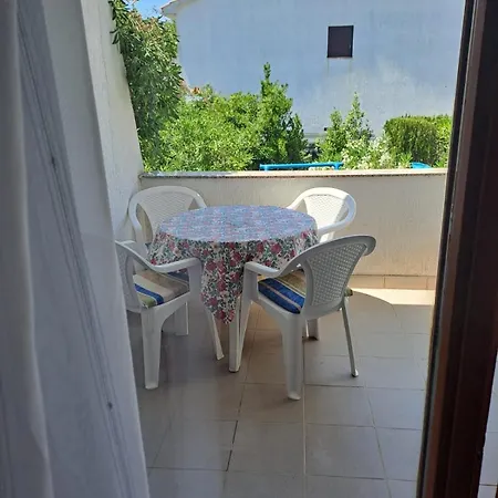 Apartmán With Parking Space Punat, Krk - 24812 *